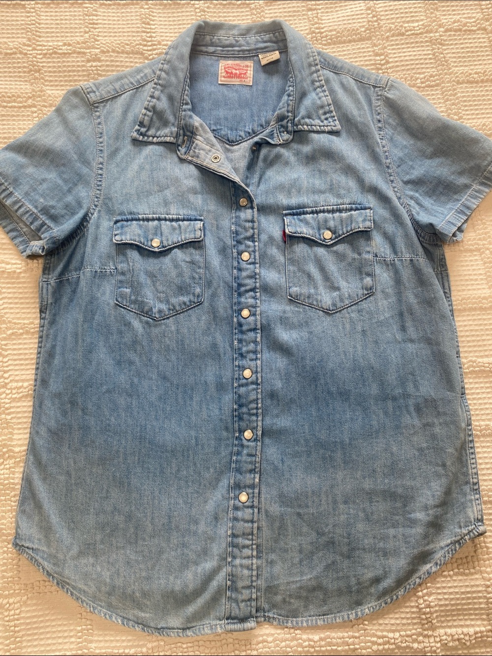 Levi’s short sleeve denim poplin light wash pearl snap button down size S